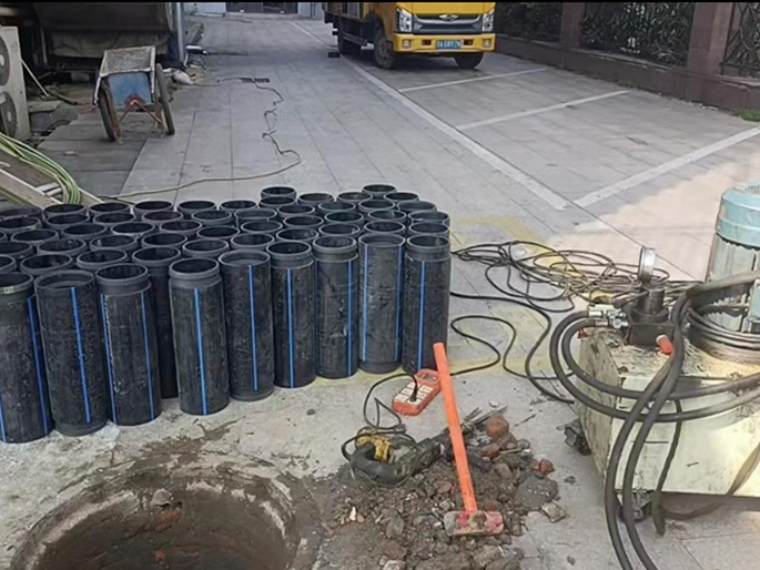 威远PE置换管厂家 DN315置换管 非开挖管短管置换